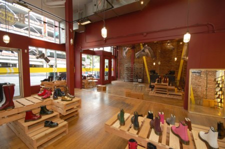 L'interno del Dr.Martens Temporary Store di Seattle