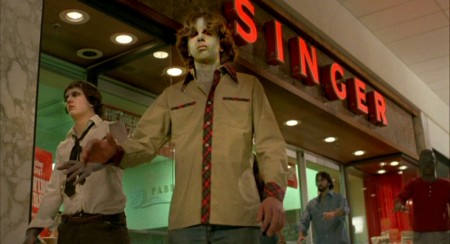 I morti viventi del film "Zombi" di George Romero del 1978 zombie-dawn-of-the-dead-george-romero-1978-product-placement