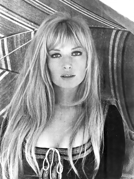 Monica Vitti sul set del film La cintura di castità (1967) Monica Vitti nel film La cintura di castità