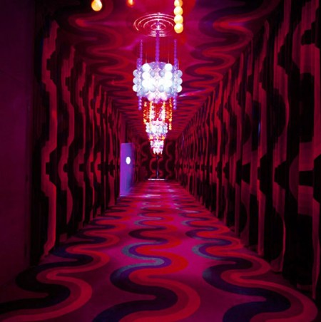 l'interior design di Verner Panton per l'entrata del Varna Palace di Arhus VERNER PANTON Varna Restaurant Arhus, Denmark - Entrance