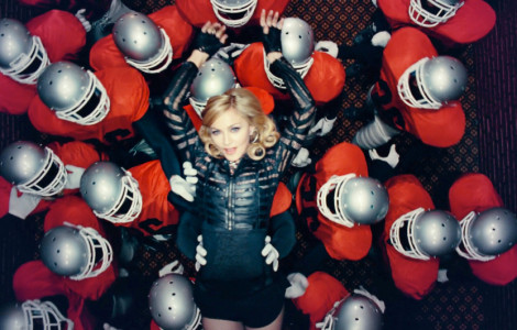 Madonna nel videoclip di Give all your luvin'