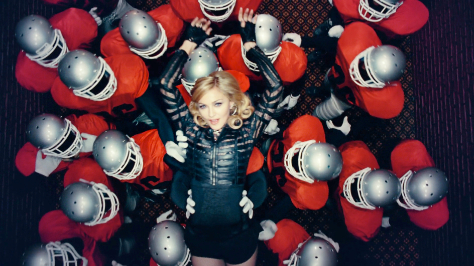 Madonna nel videoclip di Give all your luvin'