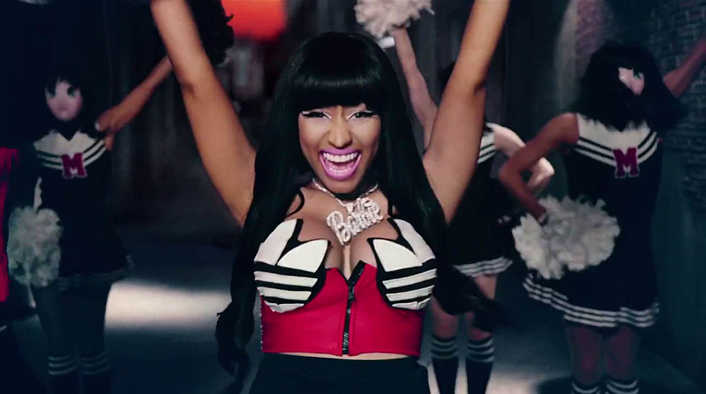 Nicki Mnaj nel videoclip di Give all your luvin' di Madonna