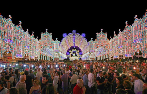 Le luminarie di Scorrano per la festa di Santa Domenica