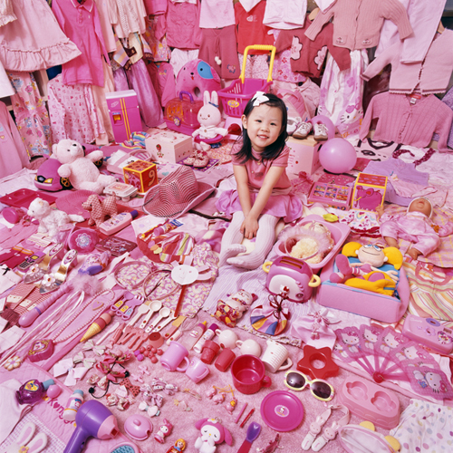 The Pink and Blue project della fotografa coreana JeongMee Yoon