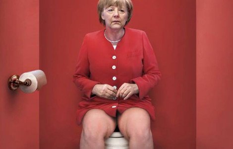 Angela Merkel al gabinetto nelle fotografie della serie "The Daily Duty" di Cristina Guggeri aka Krydy - Carefully selected by Gorgonia www.gorgonia.it