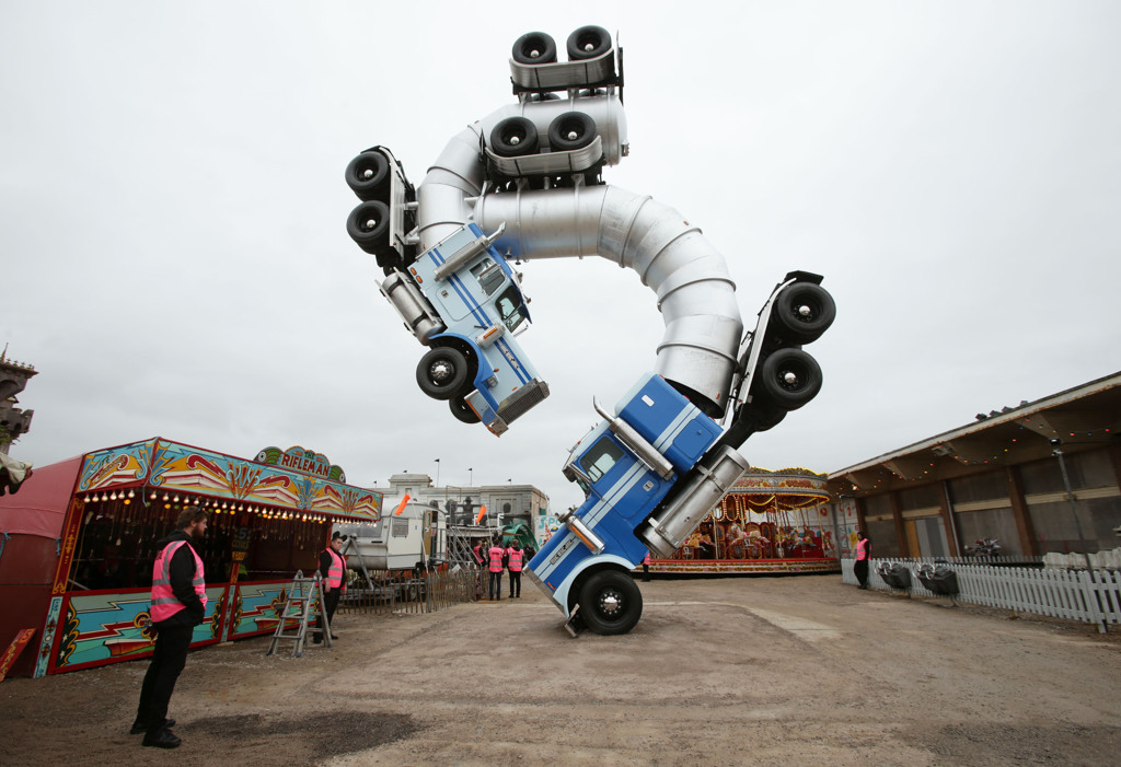 Il Big Jig Rig di Mike Ross: una delle opere esposte a Dismaland, il parco dei divertimenti di Banksy - Carefully selected by Gorgonia www.gorgonia.it