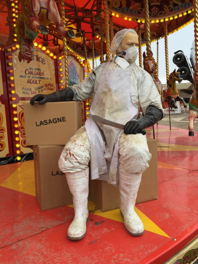 La giostra di Banksy a Dismaland - Carefully selected by Gorgonia www.gorgonia.it